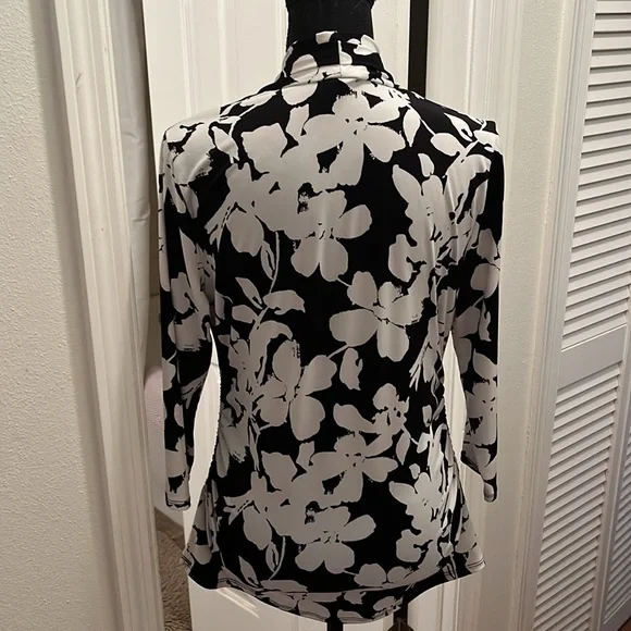 Vince Camuto Floral Black and White Blouse - Picture 4 of 6